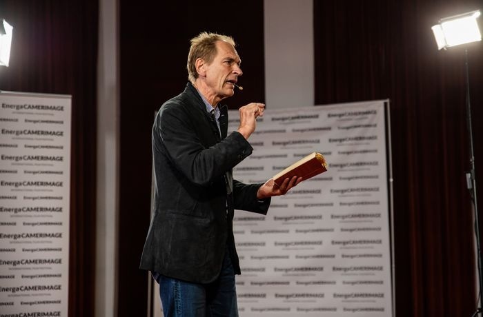 2021_Julian Sands czyta poezje_Fundacja Tumult_fot Witek Szydłowski.jpg 2021_Julian Sands czyta poezje_Fundacja Tumult_fot Witek Szydłowski.jpg